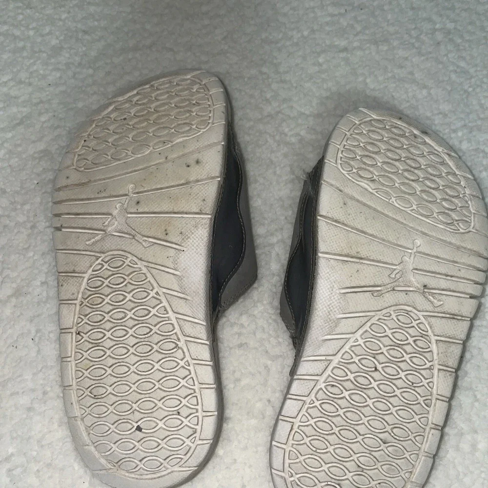Nike Jordan AJ0022-004 Gray‎ White Slide Slip On Shoes Sandals Size 4y